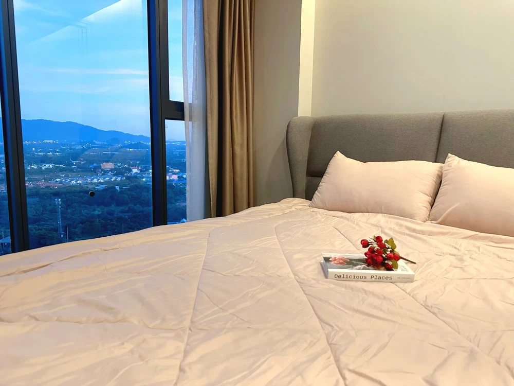 For rent: Infinity One, 31st floor, highest floor, beautiful mountain view, good location, convenient transportation, beautifully decorated room, read
