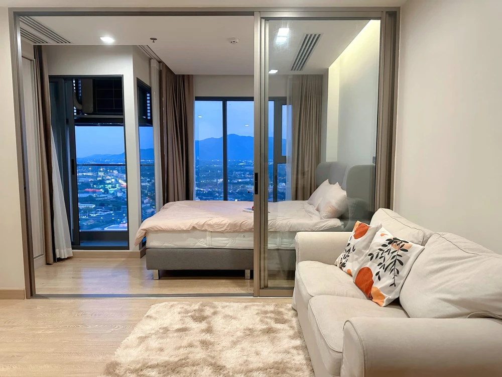 For rent: Infinity One, 31st floor, highest floor, beautiful mountain view, good location, convenient transportation, beautifully decorated room, read