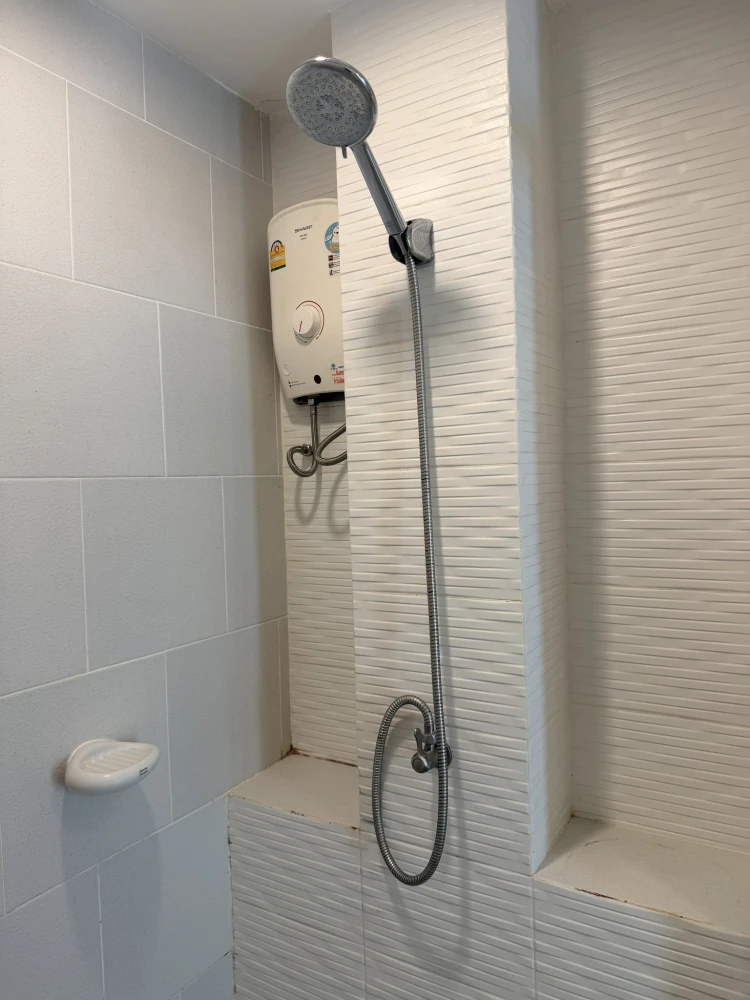 For rent: Element Srinakarin, clearly partitioned rooms, at a special price. Convenient and complete in one place. You don't want to miss this!