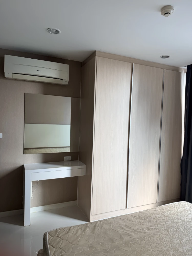 For rent: Element Srinakarin, clearly partitioned rooms, at a special price. Convenient and complete in one place. You don't want to miss this!
