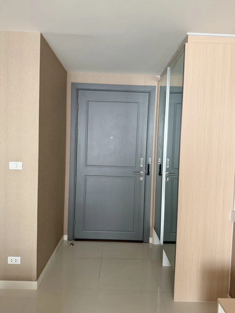 For rent: Element Srinakarin, clearly partitioned rooms, at a special price. Convenient and complete in one place. You don't want to miss this!