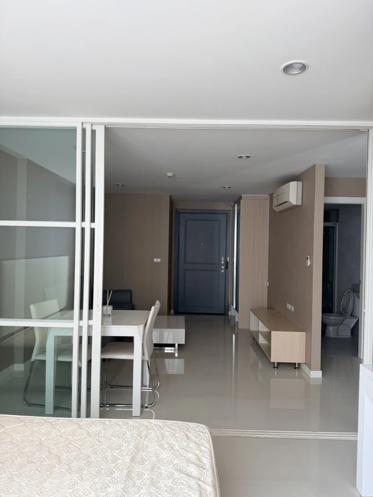 For rent: Element Srinakarin, clearly partitioned rooms, at a special price. Convenient and complete in one place. You don't want to miss this!
