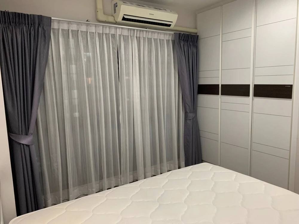 For rent: Hallmark Ngamwongwan, a resort-style condo with plenty of green space, divided into separate rooms, garden side, swimming pool view. Reserve