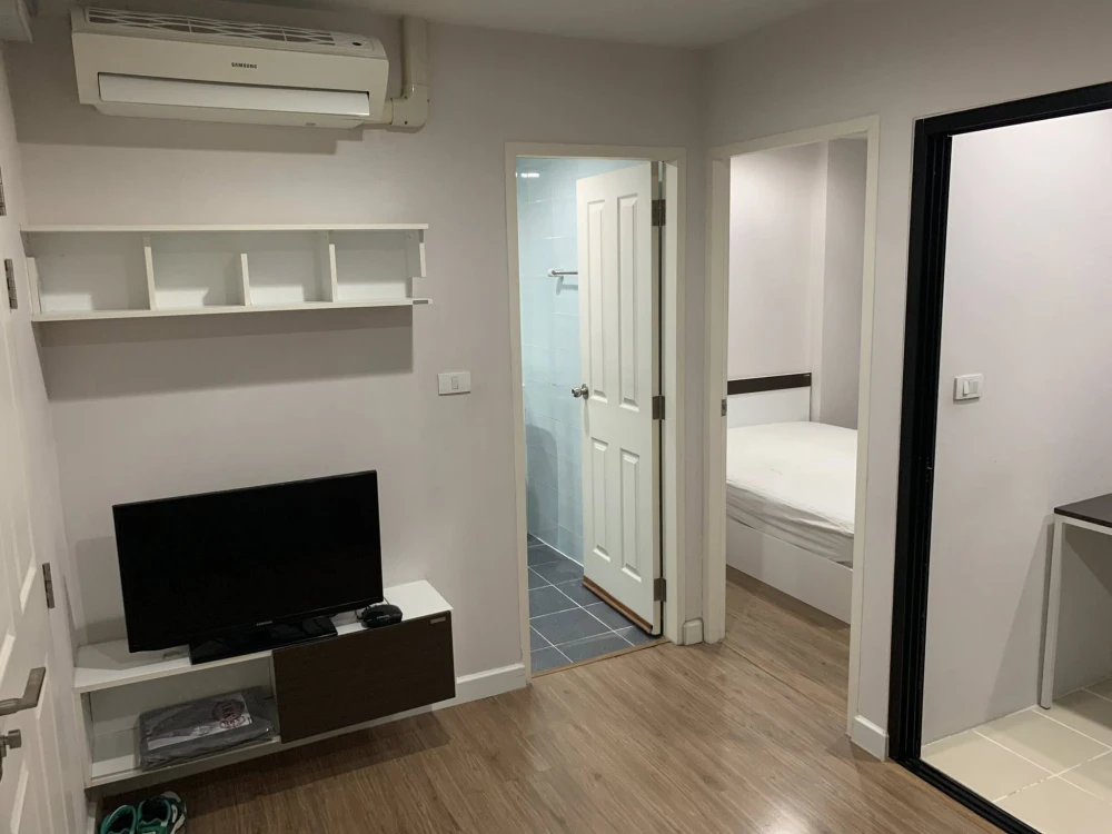 For rent: Hallmark Ngamwongwan, a resort-style condo with plenty of green space, divided into separate rooms, garden side, swimming pool view. Reserve
