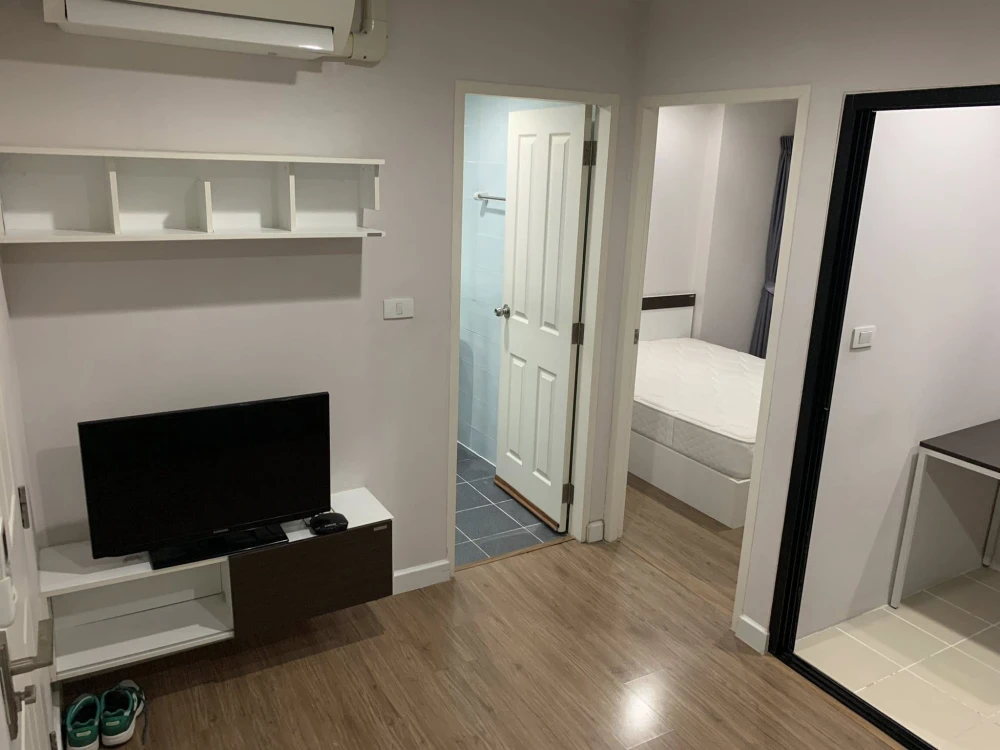 For rent: Hallmark Ngamwongwan, a resort-style condo with plenty of green space, divided into separate rooms, garden side, swimming pool view. Reserve