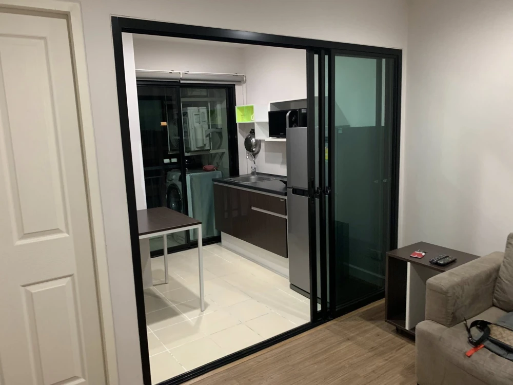 For rent: Hallmark Ngamwongwan, a resort-style condo with plenty of green space, divided into separate rooms, garden side, swimming pool view. Reserve