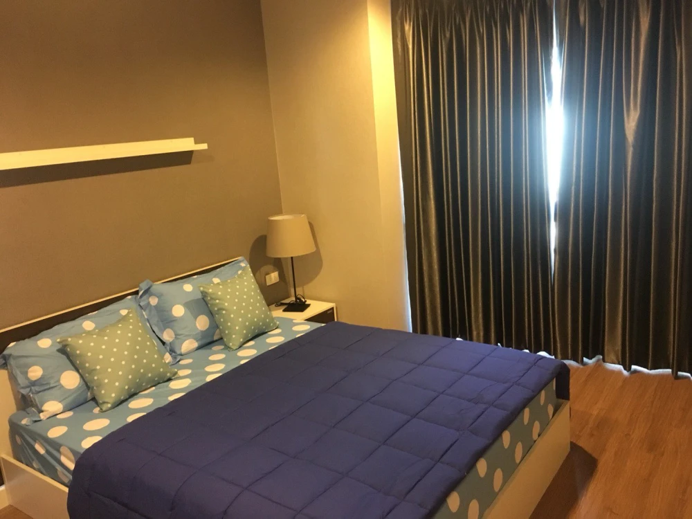 For rent: Hallmark Ngamwongwan, room on the 8th floor, Building D, pool view room, very chill, must arrange.