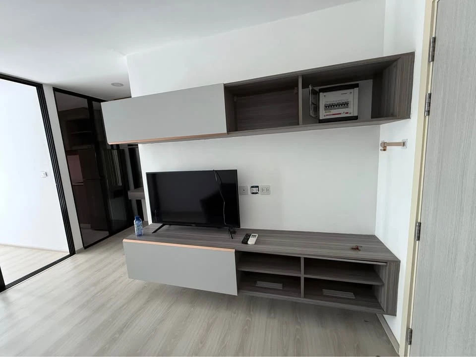 For rent: Kensington, Soi Phahon Yothin 63, ready to move in, room with glass partitions, fully furnished, just bring your bags!!