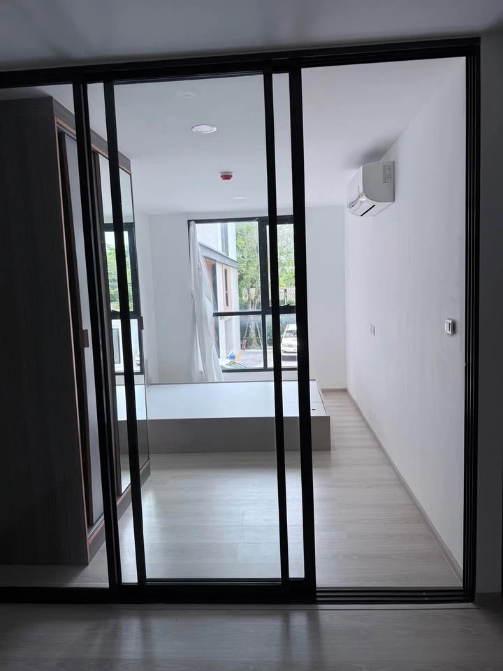For rent: Kensington, Soi Phahon Yothin 63, ready to move in, room with glass partitions, fully furnished, just bring your bags!!
