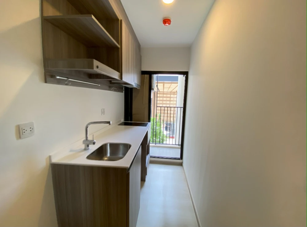 For rent: Kensington Phahon Yothin 63. Special soundproof walls added to the bedroom area. Comfortable and private. Reserve now.