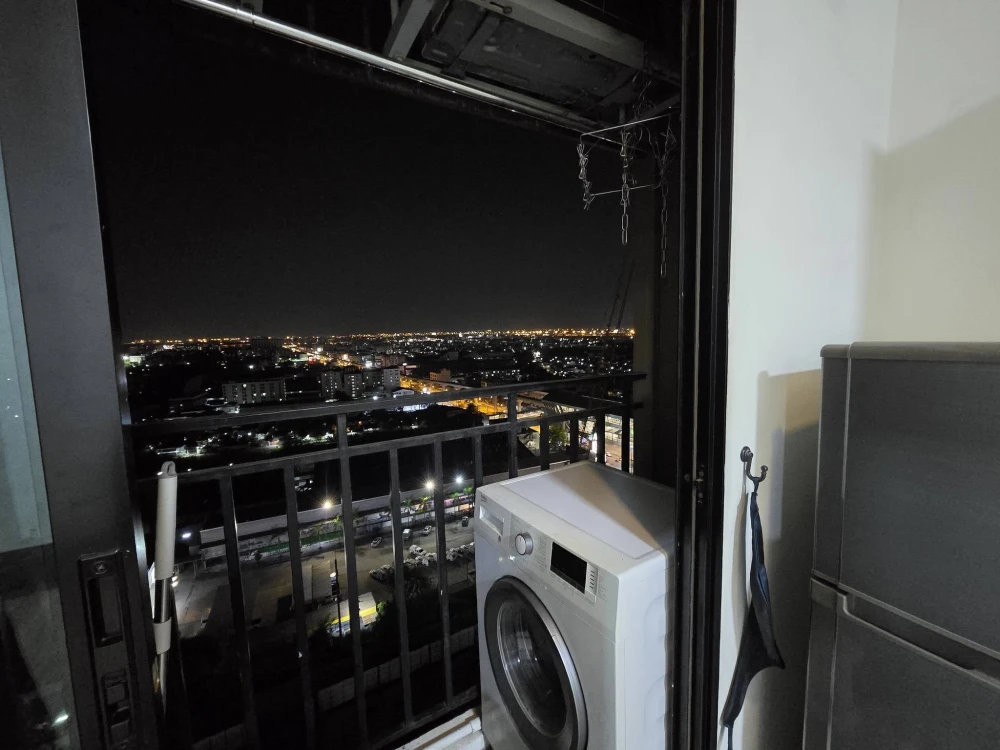 For rent: Kensington Sukhumvit-Theparak, very high floor unit, fully furnished, complete with appliances. Book now!