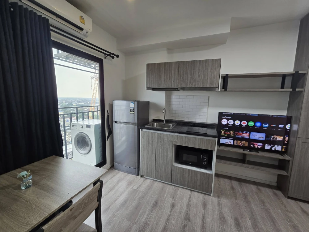 For rent: Kensington Sukhumvit-Theparak, very high floor unit, fully furnished, complete with appliances. Book now!