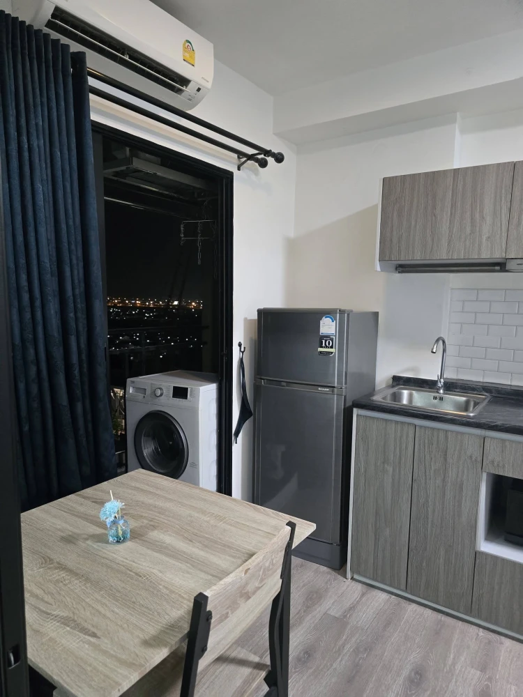 For rent: Kensington Sukhumvit-Theparak, very high floor unit, fully furnished, complete with appliances. Book now!