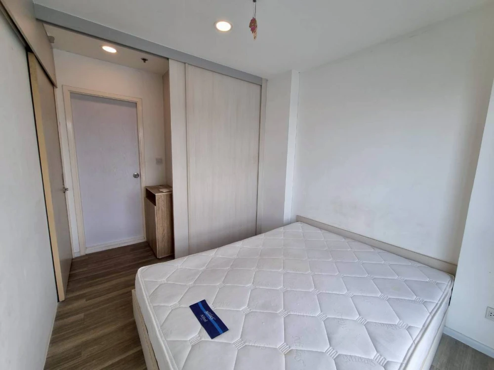 For rent: Kensington Kaset Campus. Nice room, fully furnished with appliances. Affordable price. You definitely don't want to miss this!
