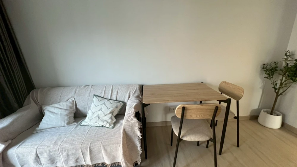 For rent: Kensington Laem Chabang, Sriracha. Ready-to-move-in apartment with full furniture. Spacious and comfortable. Book now!