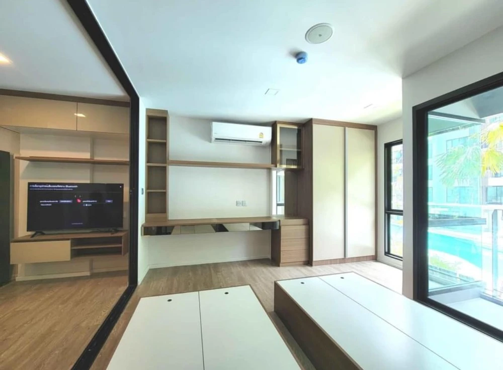For rent, Cave Town Space, 4 floor, swimming pool view, full built-ins, fully furnished, just carry your bags and move in immediately. Book now.