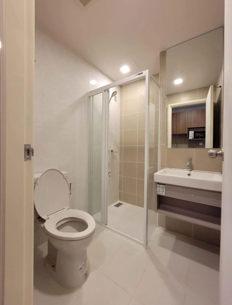 For rent, Cave Town Space, 4 floor, swimming pool view, full built-ins, fully furnished, just carry your bags and move in immediately. Book now.