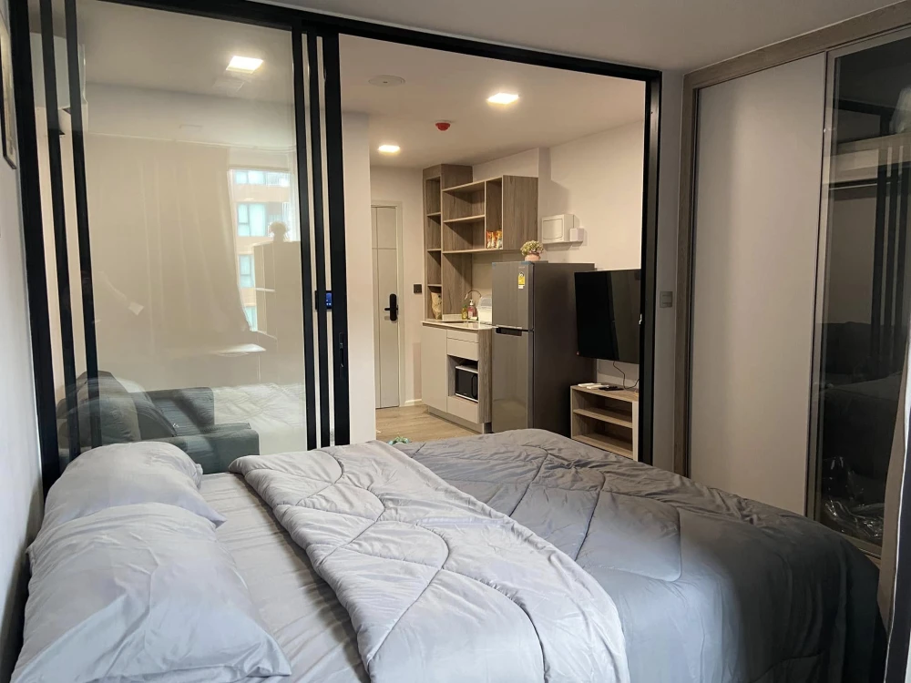 For rent, Cave Town Colony, pool view, brand new room. Complete with furniture and electrical appliances. Book now quickly.