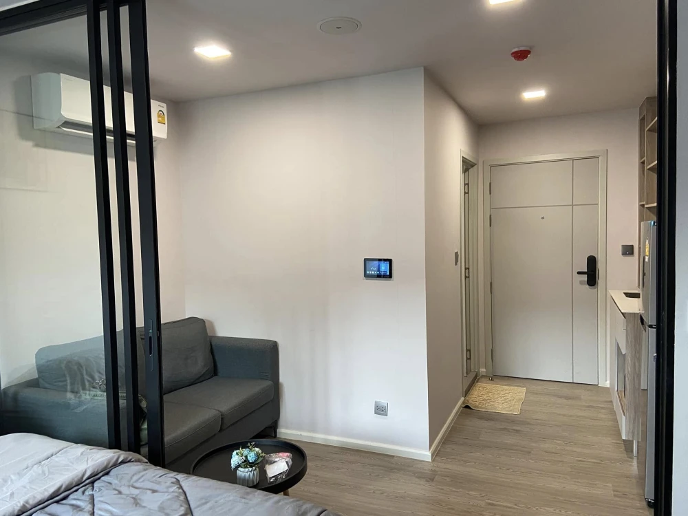 For rent, Cave Town Colony, pool view, brand new room. Complete with furniture and electrical appliances. Book now quickly.