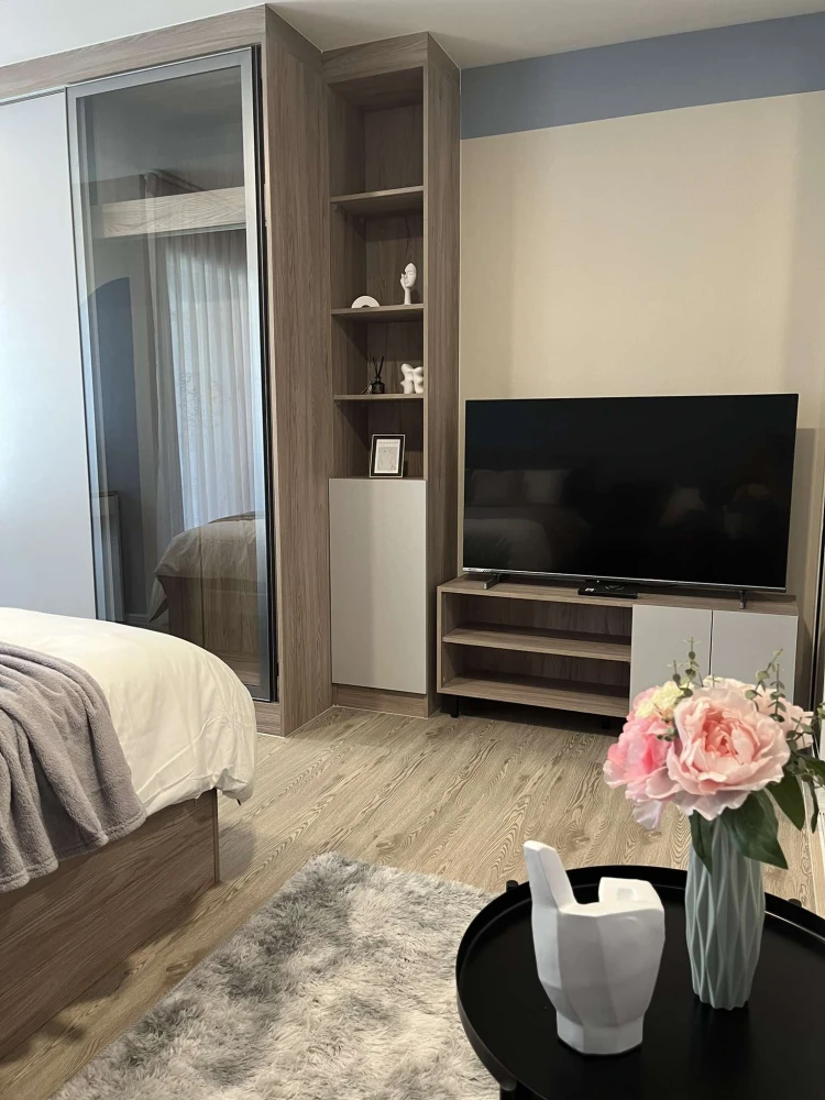 For rent: Cave Town Island, 5th floor, beautifully decorated room, ready to live in, fully furnished. You shouldn't miss it.