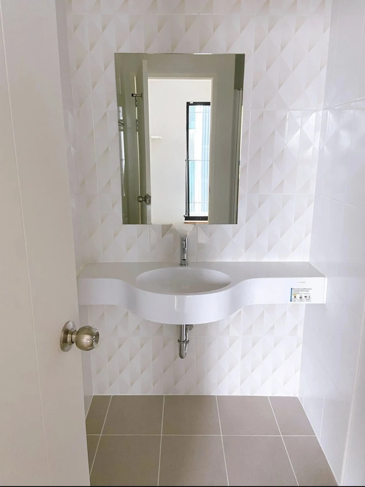 For rent: J Condo Kanlapaphruek-Sathorn. Ready to move in, fully furnished, high floor, spacious. Book now!