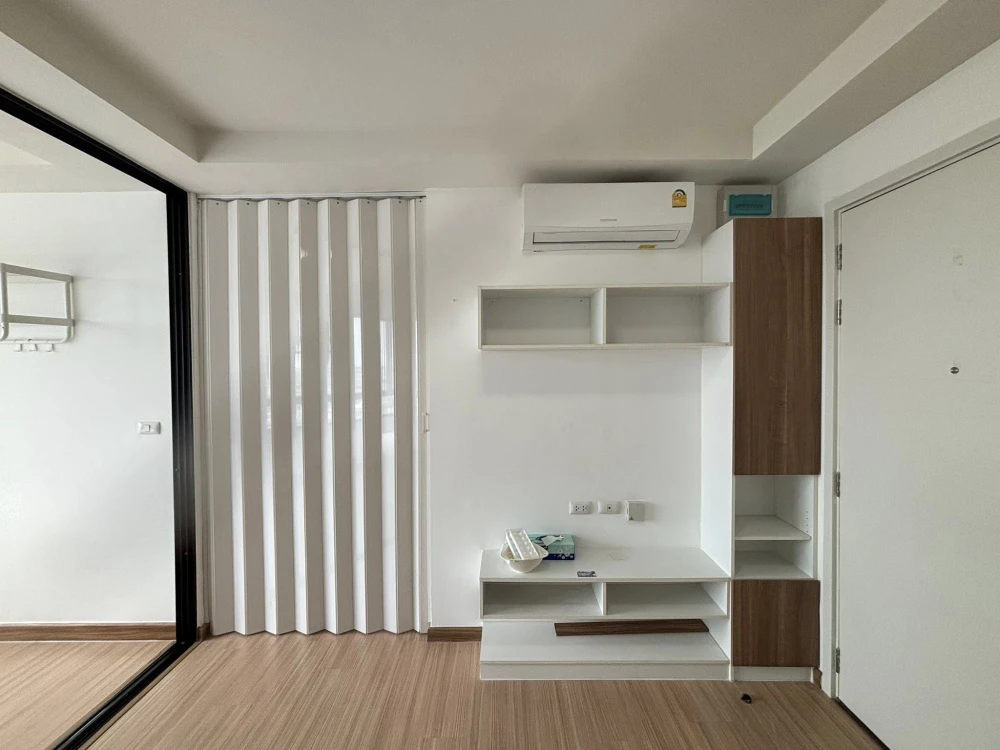 For rent: J Condo Sathorn-Kanlapaphruek, ready to move in, fully furnished, affordable price. Reserve now before it's too late.
