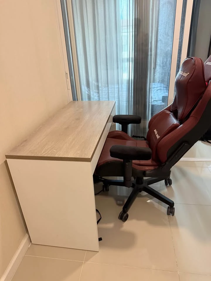 For rent: JW Condo Add Don Mueang, breezy all day, not hot, fully furnished, close to food sources, you won't go hungry for sure.