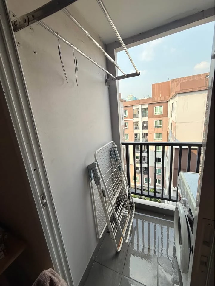 For rent: JW Condo Add Don Mueang, breezy all day, not hot, fully furnished, close to food sources, you won't go hungry for sure.