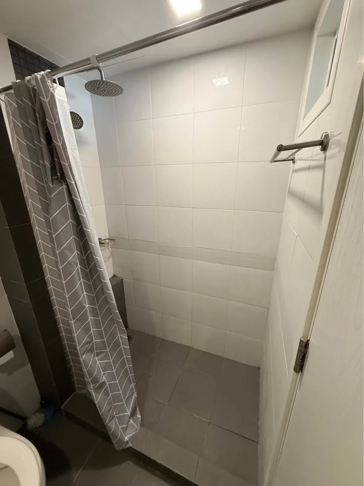 For rent: JW Condo Add Don Mueang, breezy all day, not hot, fully furnished, close to food sources, you won't go hungry for sure.