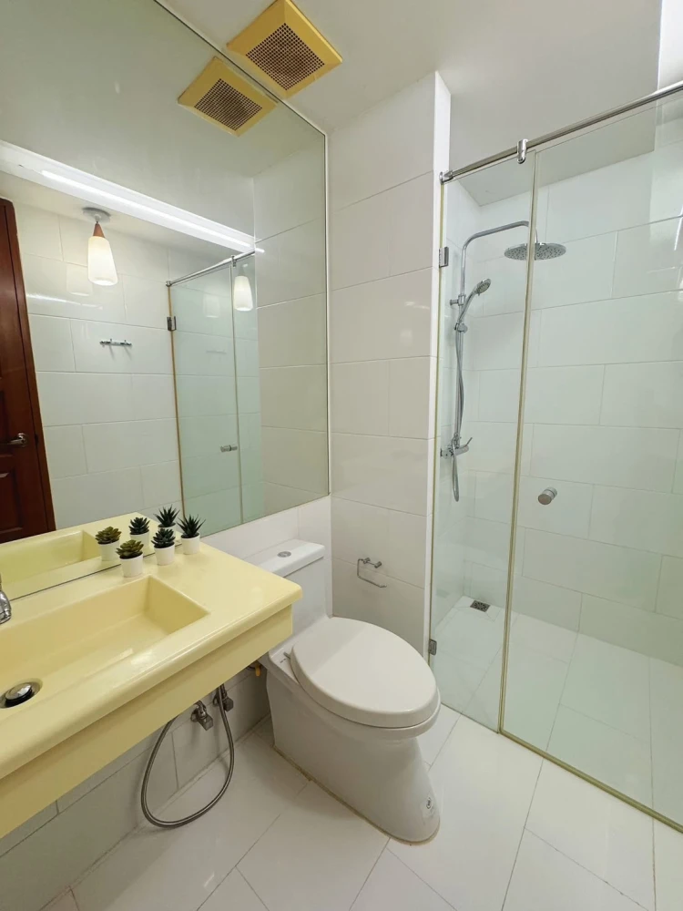 For rent: Emerald Residence Ratchada, 2nd floor, Building C, city view, fully furnished, reserve now, urgently!