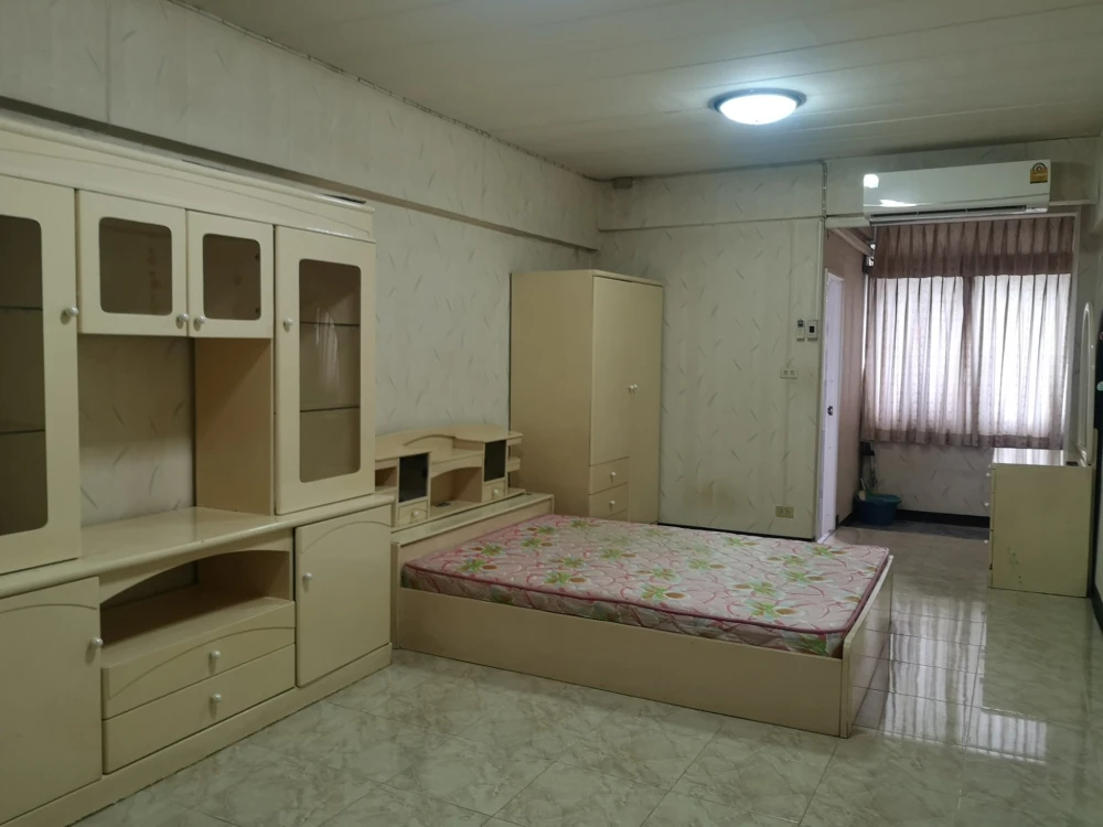 For rent: Diamond Ratchada Condo, ready to move in, affordable price, reserve now!