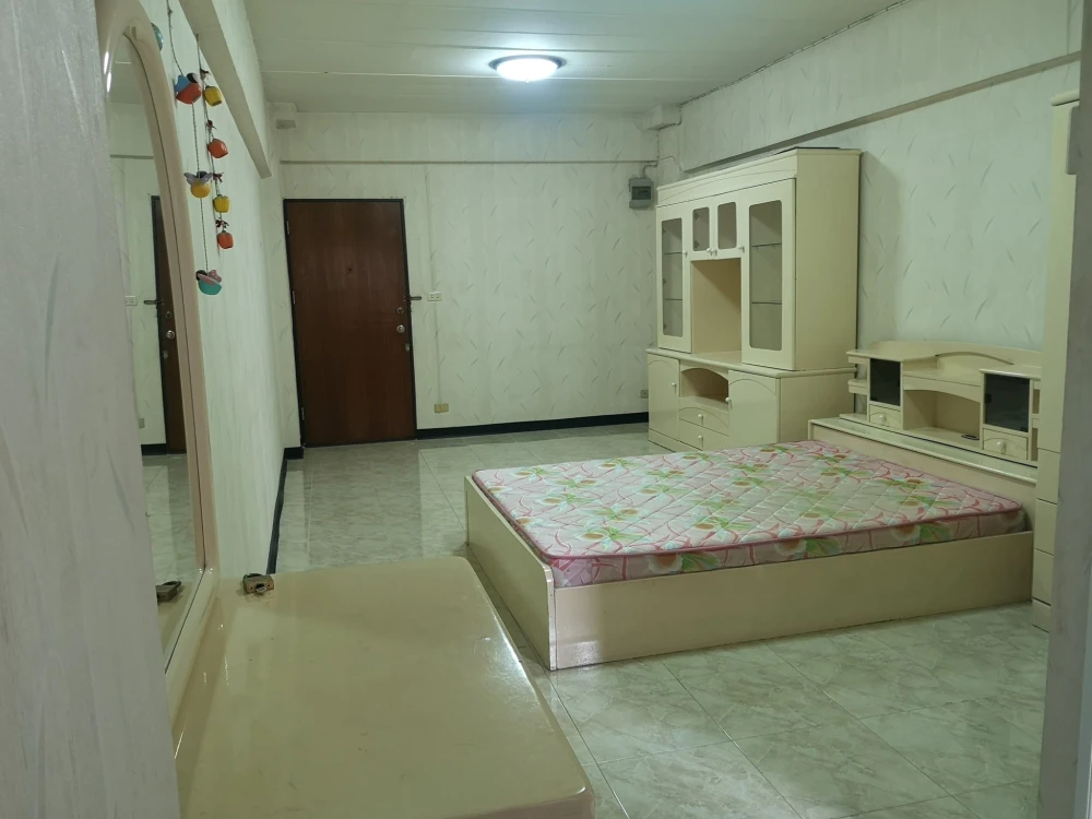 For rent: Diamond Ratchada Condo, ready to move in, affordable price, reserve now!
