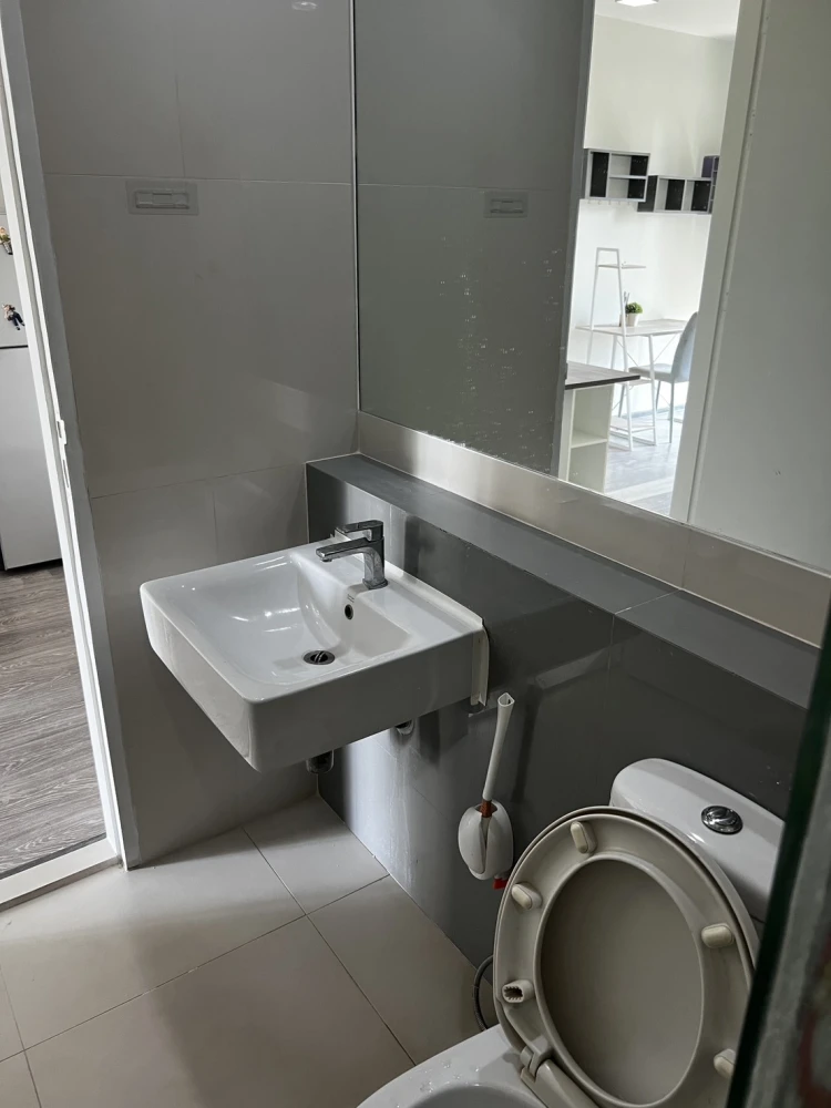 For rent: Condominium at Cell Ratthanathibet. Ready to move in, fully furnished. Affordable price. Book now before it's too late!