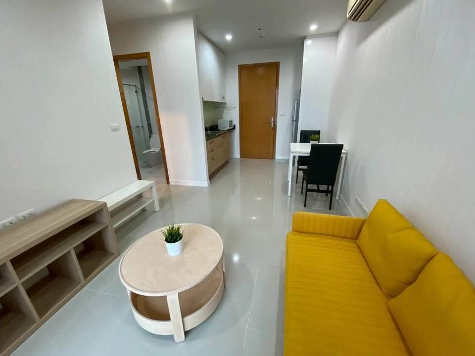 Circle Condominium for rent, spacious area, cool breeze, beautiful view, wide angle, no buildings blocking the view, you can't miss this opportunity t