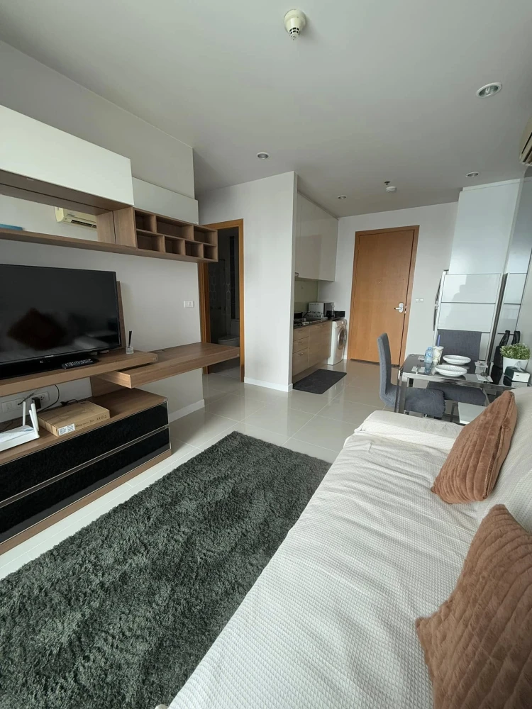 For rent!! Circle Condominium, 38th floor, Building B, open view, beautifully decorated room, fully furnished, hurry up and book now!!