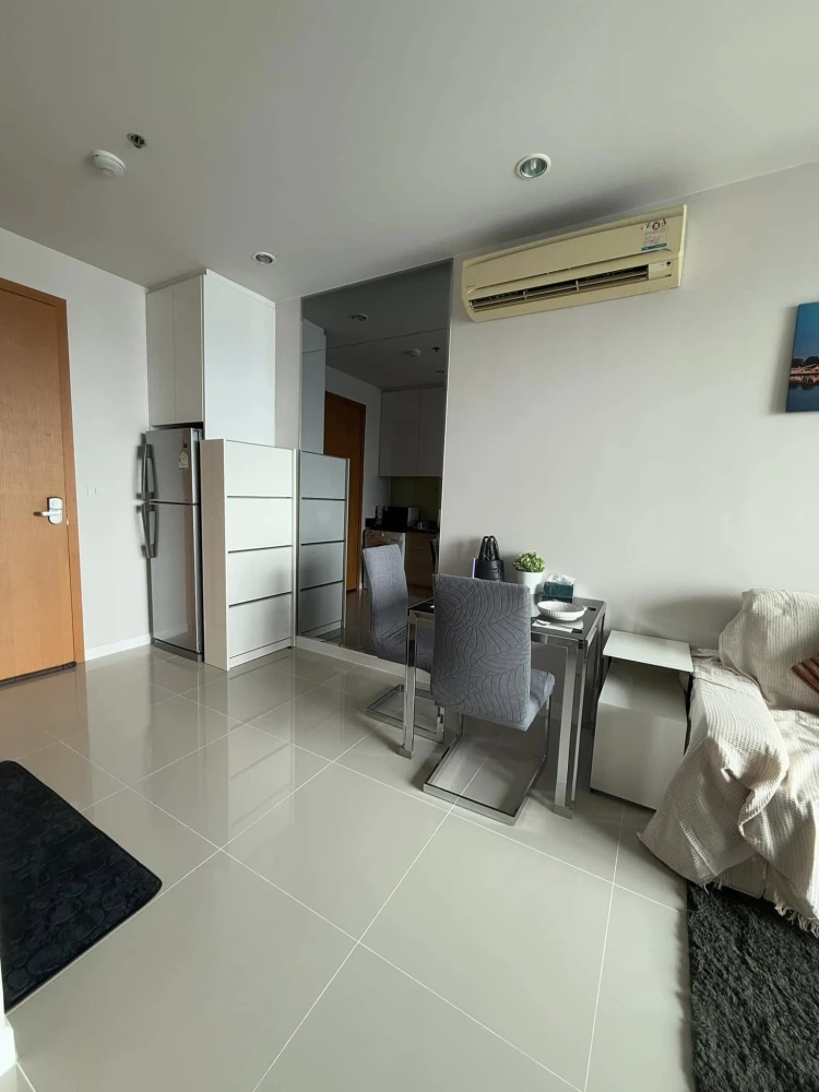 For rent!! Circle Condominium, 38th floor, Building B, open view, beautifully decorated room, fully furnished, hurry up and book now!!