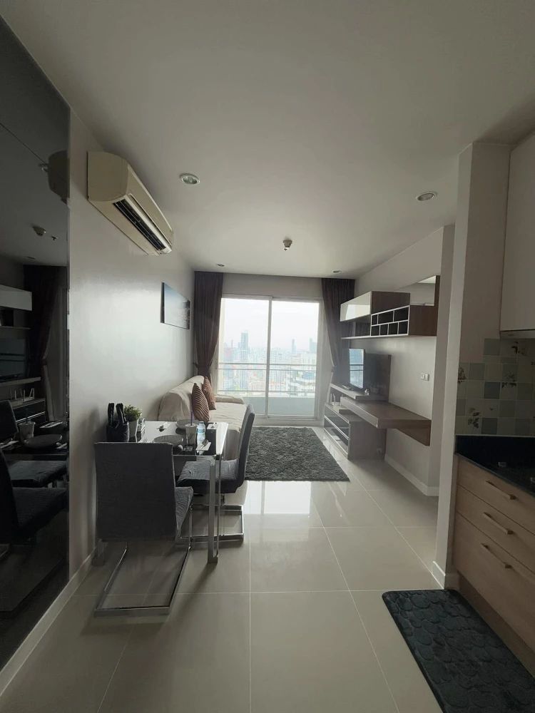 For rent!! Circle Condominium, 38th floor, Building B, open view, beautifully decorated room, fully furnished, hurry up and book now!!