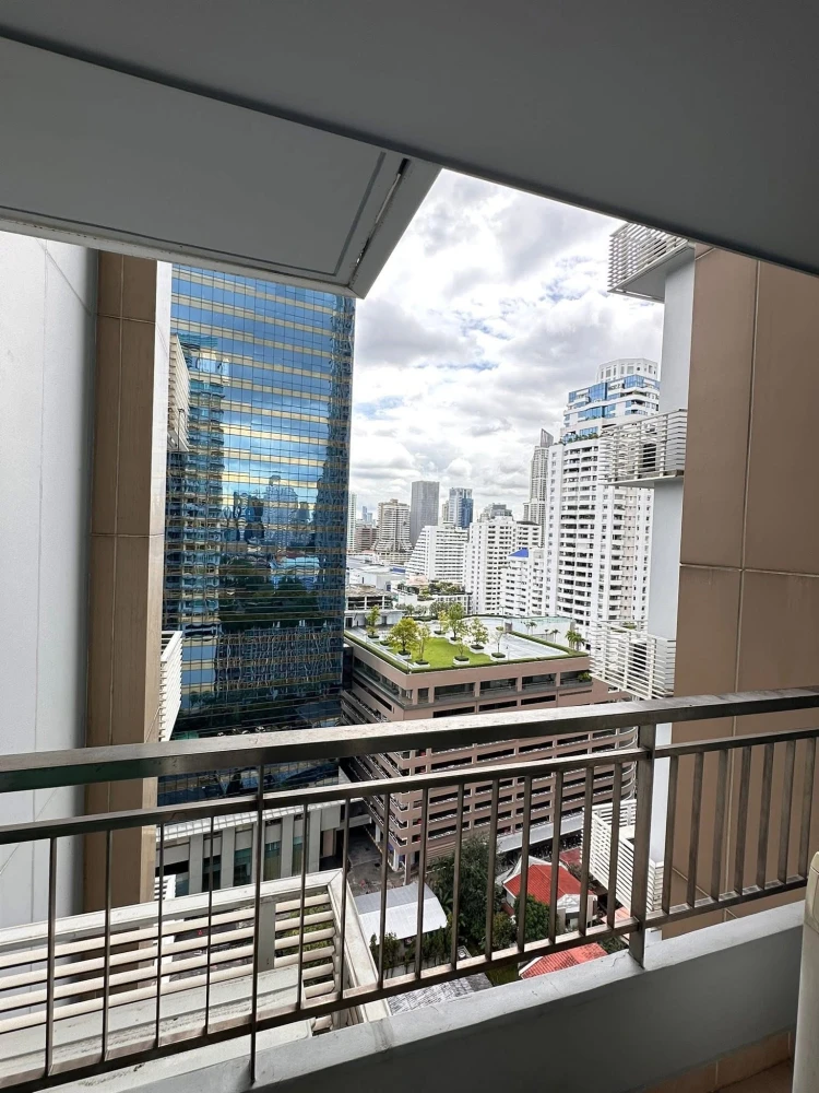 Circle Condominium for rent. Beautiful unit with complete furniture and appliances. Just bring your belongings and move in!