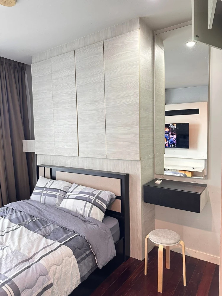 Circle Condominium for rent. Beautiful unit with complete furniture and appliances. Just bring your belongings and move in!