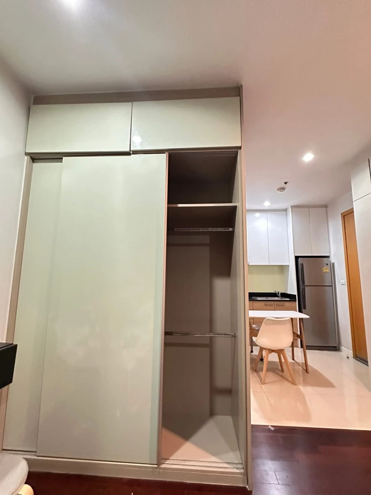 Circle Condominium for rent. Beautiful unit with complete furniture and appliances. Just bring your belongings and move in!