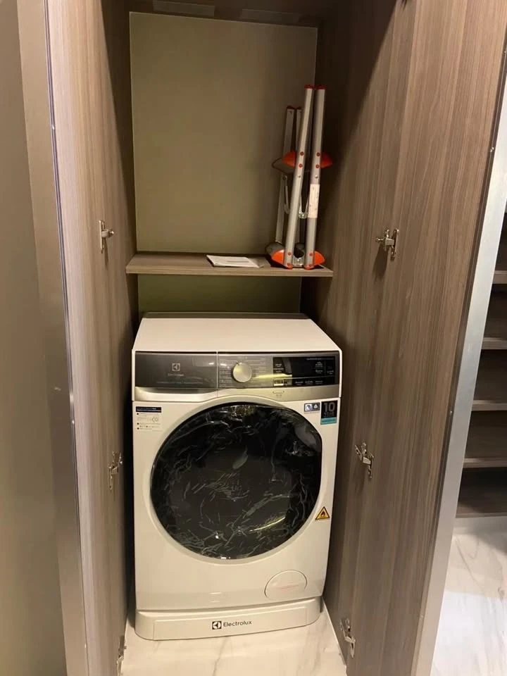 For rent Celes Asoke, beautiful and luxurious room. Inside the built-in premium grade Comes with a great view. Book now. Hurry up.