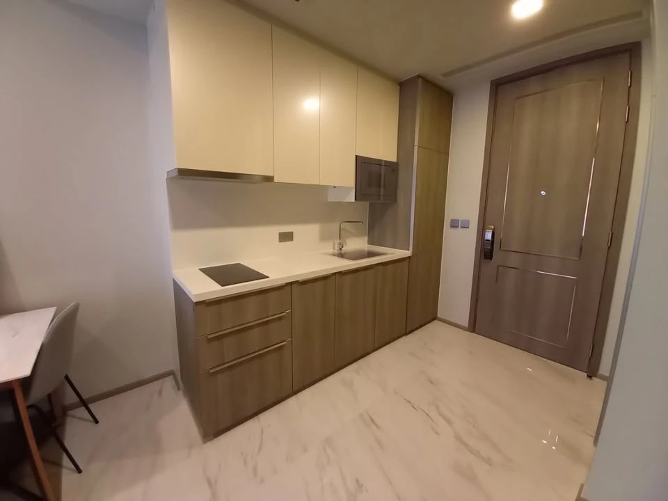 For rent Celes Asoke, beautiful and luxurious room. Inside the built-in premium grade Comes with a great view. Book now. Hurry up.