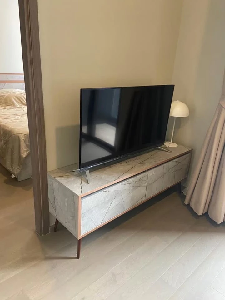 For rent Celes Asoke, beautiful and luxurious room. Inside the built-in premium grade Comes with a great view. Book now. Hurry up.