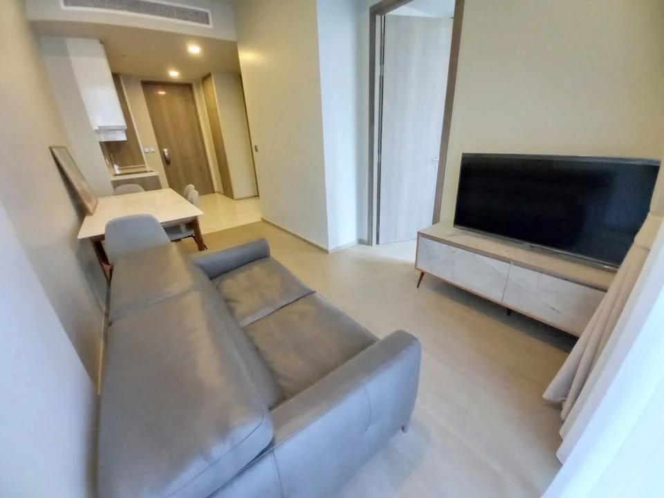 For rent Celes Asoke, beautiful and luxurious room. Inside the built-in premium grade Comes with a great view. Book now. Hurry up.