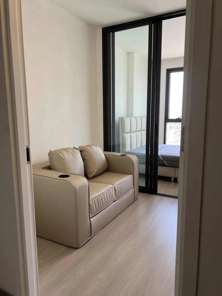 For rent: Cielo Charansanitwong 13 Station, open-air view, comfortable and well-proportioned corner unit, ready to move in.