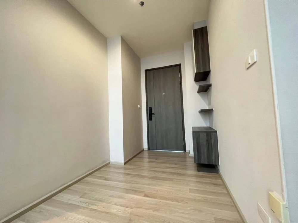 For rent: Centric Ratchada-Huai Khwang, spacious room, 3 bedrooms, 3 bathrooms, high floor, homey feel, can stay with family, book now