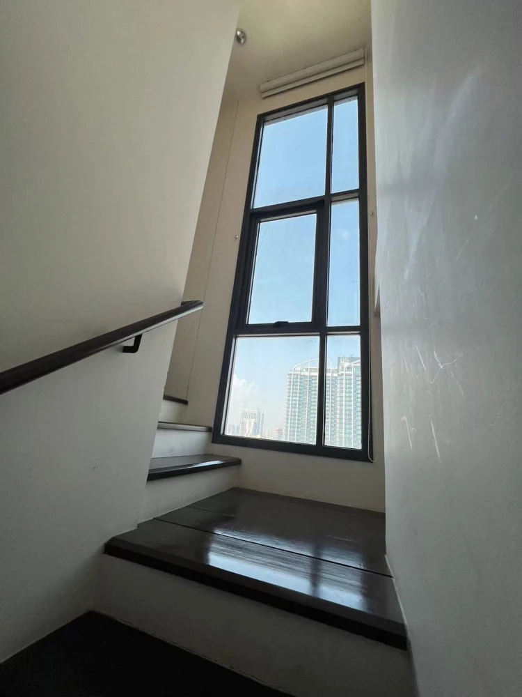 For rent: Centric Ratchada-Huai Khwang, spacious room, 3 bedrooms, 3 bathrooms, high floor, homey feel, can stay with family, book now