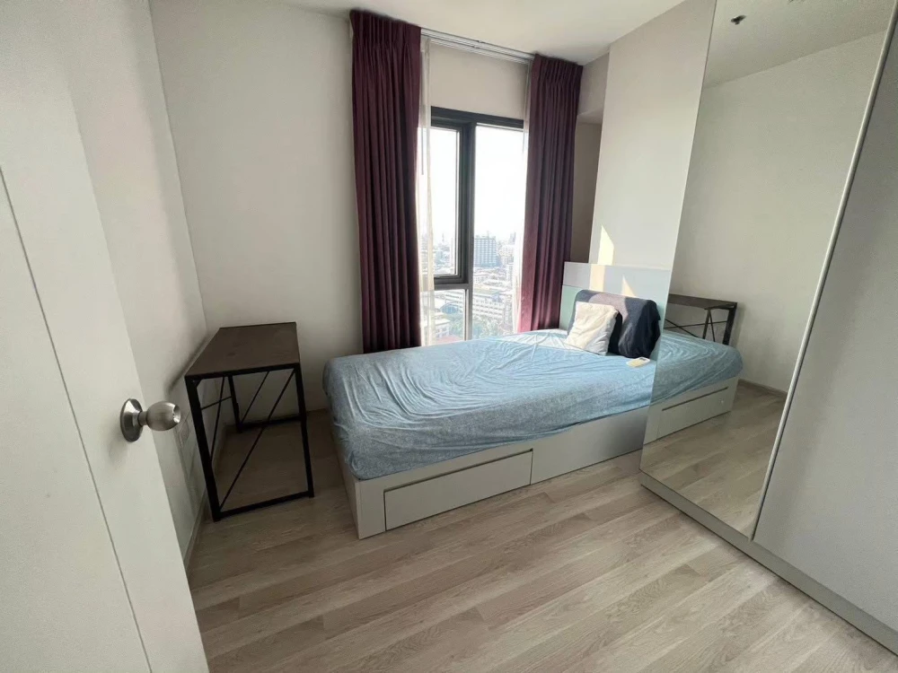 For rent: Centric Ratchada-Huai Khwang, spacious room, 3 bedrooms, 3 bathrooms, high floor, homey feel, can stay with family, book now