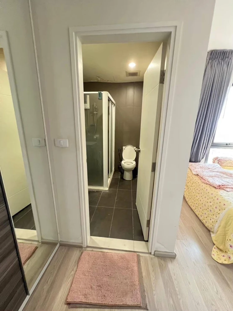 For rent: Centric Ratchada-Huai Khwang, spacious room, 3 bedrooms, 3 bathrooms, high floor, homey feel, can stay with family, book now