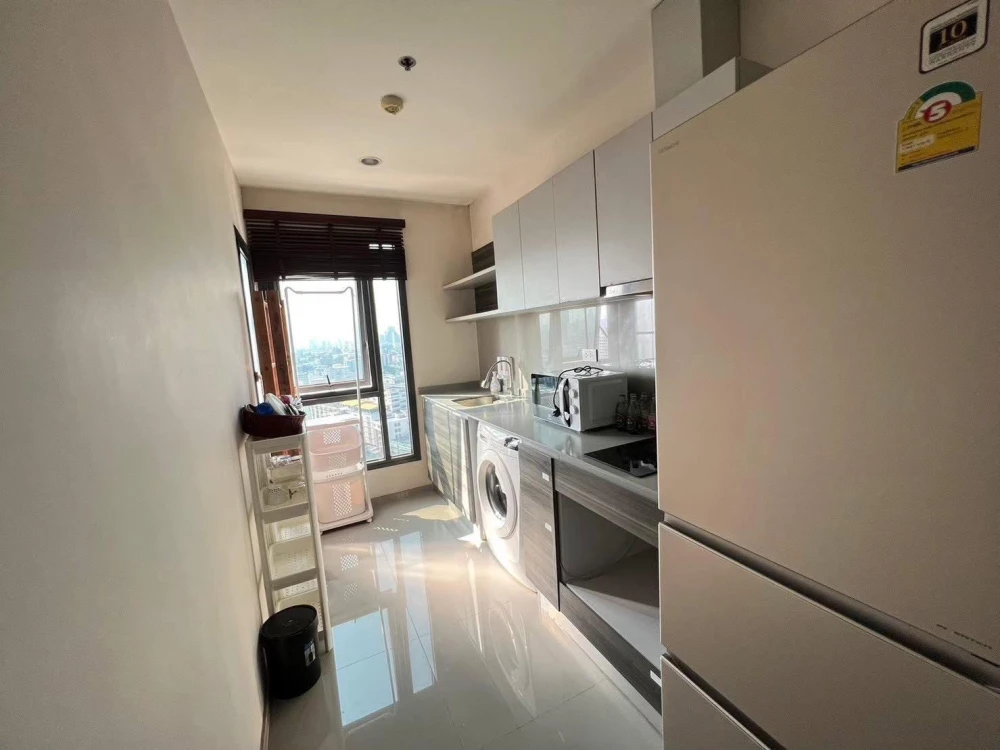 For rent: Centric Ratchada-Huai Khwang, spacious room, 3 bedrooms, 3 bathrooms, high floor, homey feel, can stay with family, book now